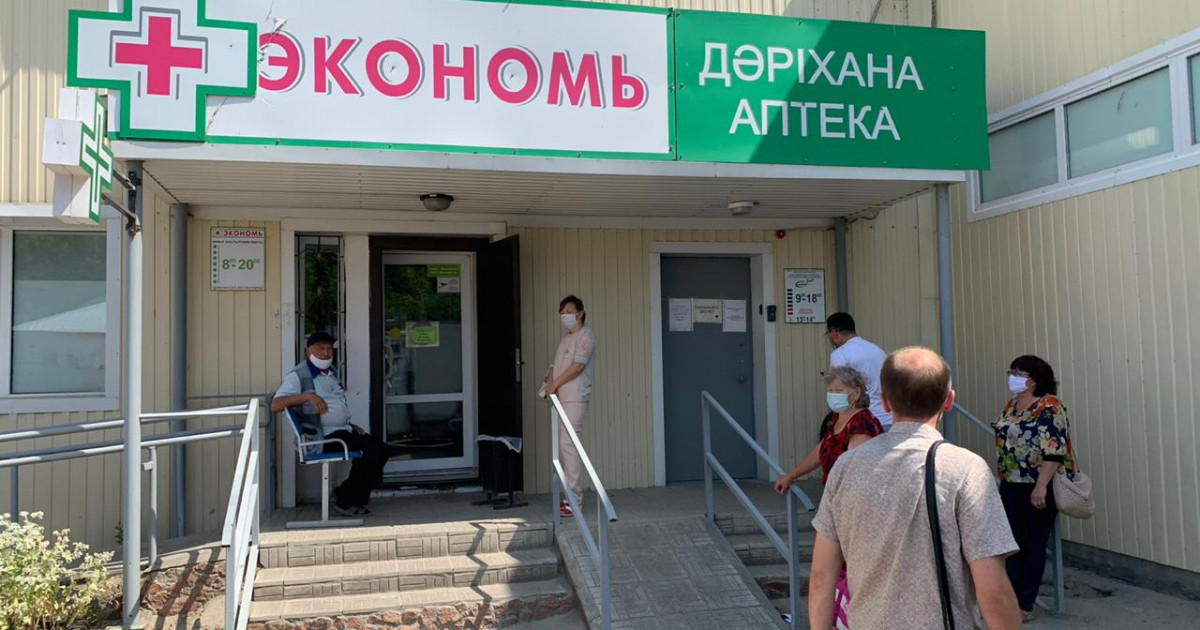 Семейде «Nur Otan» партиясының бақылау комиссиясы фармацевтикалық қоймаларды аралады