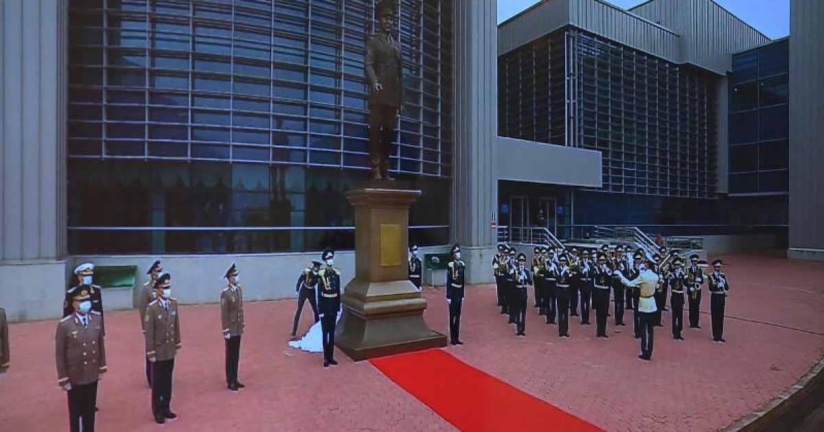 Президент Нұрсұлтан Назарбаевқа арналған монументтің ашылу рәсіміне қатысты