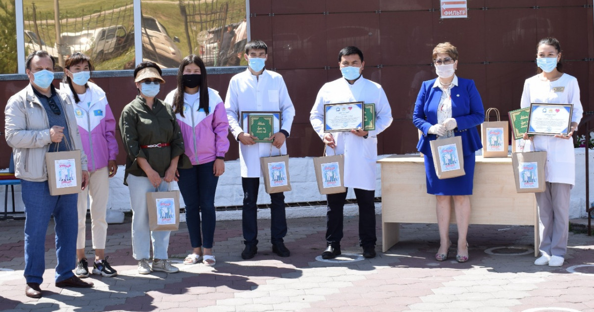 Жасотандықтар дәрігерлерге қуаныш сыйлады
