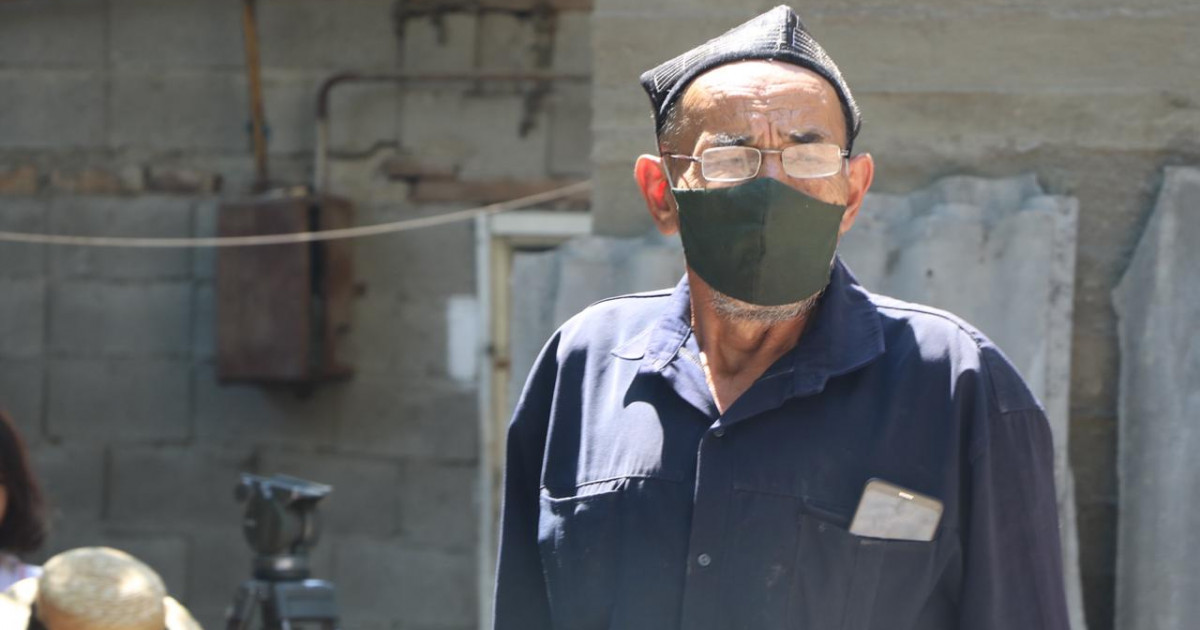 «Nur Otan» партиясы үйі өртеніп, далада қалған қарияға көмектесті