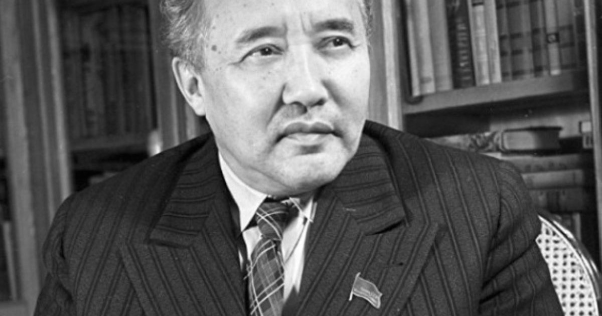 Аманат арқалаған алашшыл Әуезов
