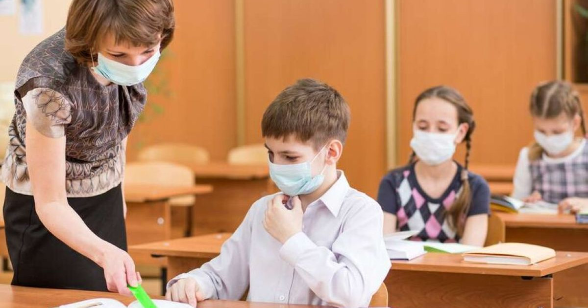 COVID-19: Ресейлік оқушылар екі апталық демалысқа жіберіледі