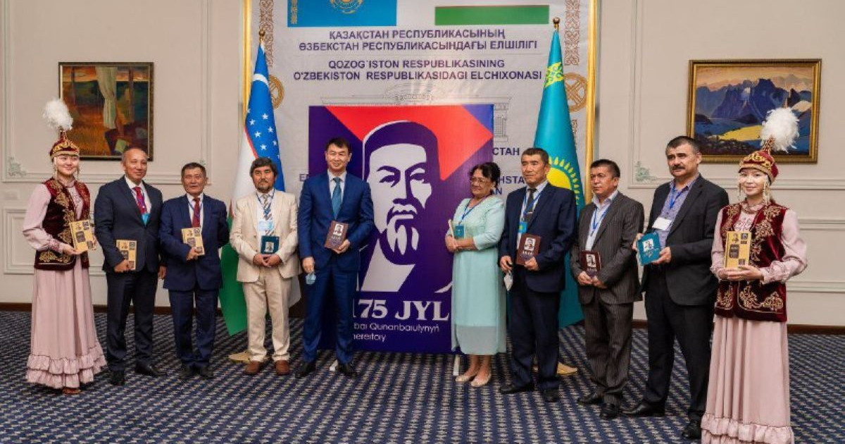 Абайдың қара сөздері өзбек тілінде жарық көрді