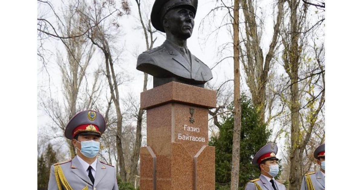 Таразда Халық қаһарманы Ғазиз Байтасовқа арналған стенд ашылды
