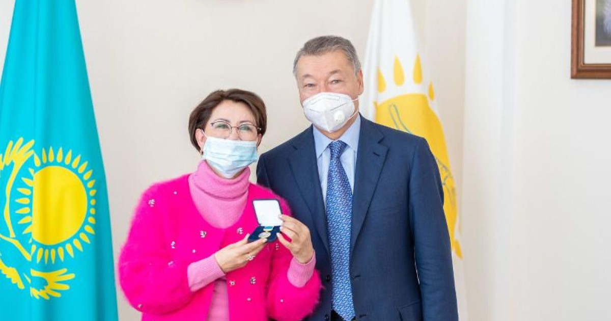 Роза Рымбаева "Шығыс Қазақстан облысының Құрметті азаматы" атағын алды