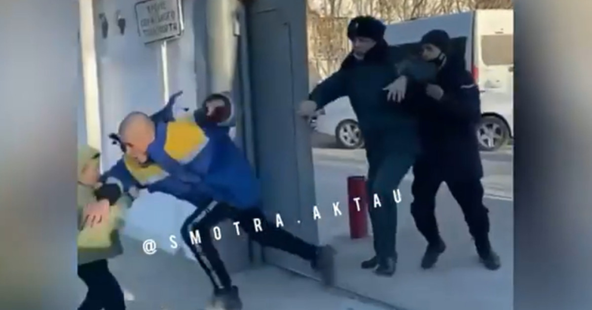 Ақтауда әскерге шақырылған жігіт қашпақ болды (видео)