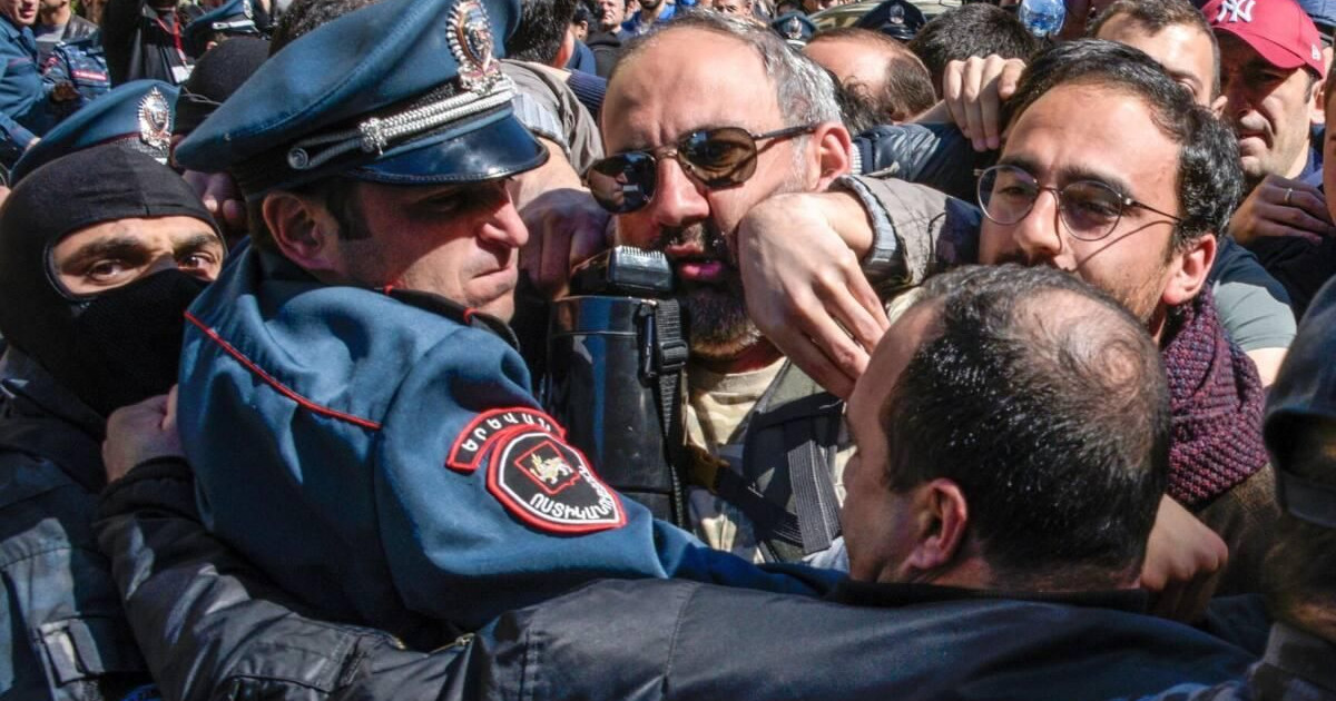 «Пашинян, кет!» Арменияда шерулер толастар емес