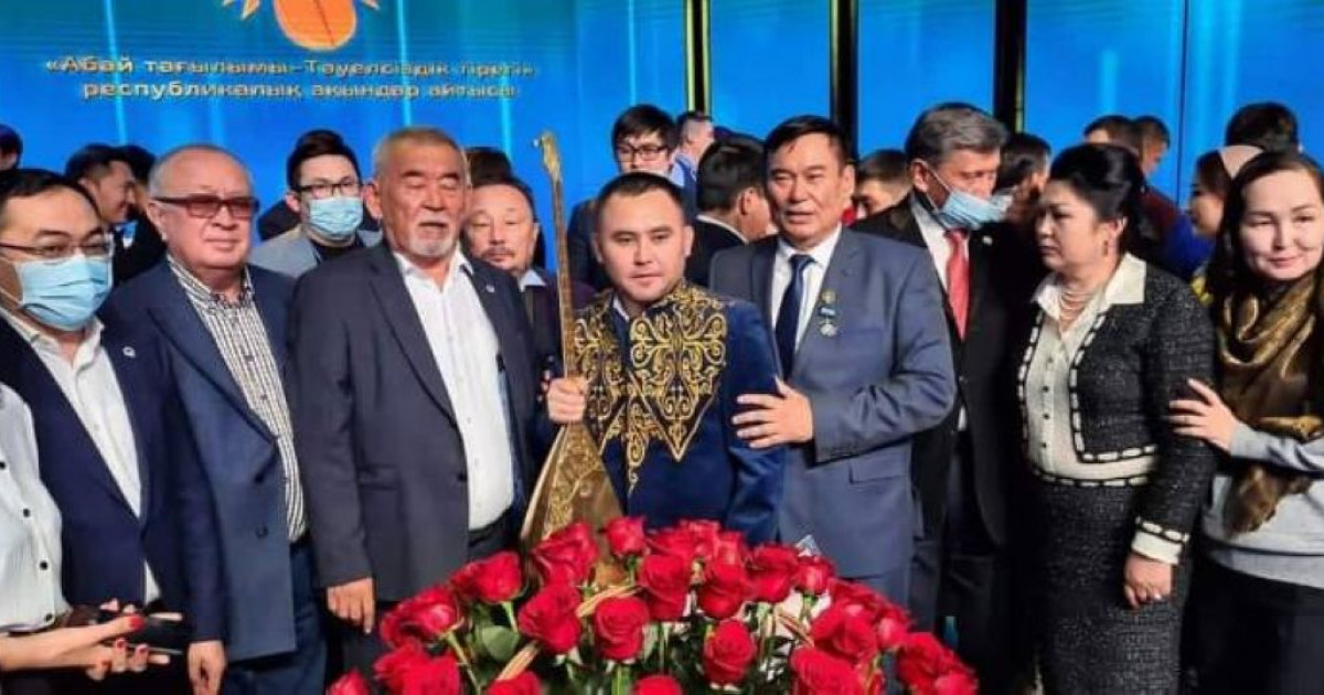 Мұхтар Ниязов үшінші рет «Алтын домбыраны» иеленді