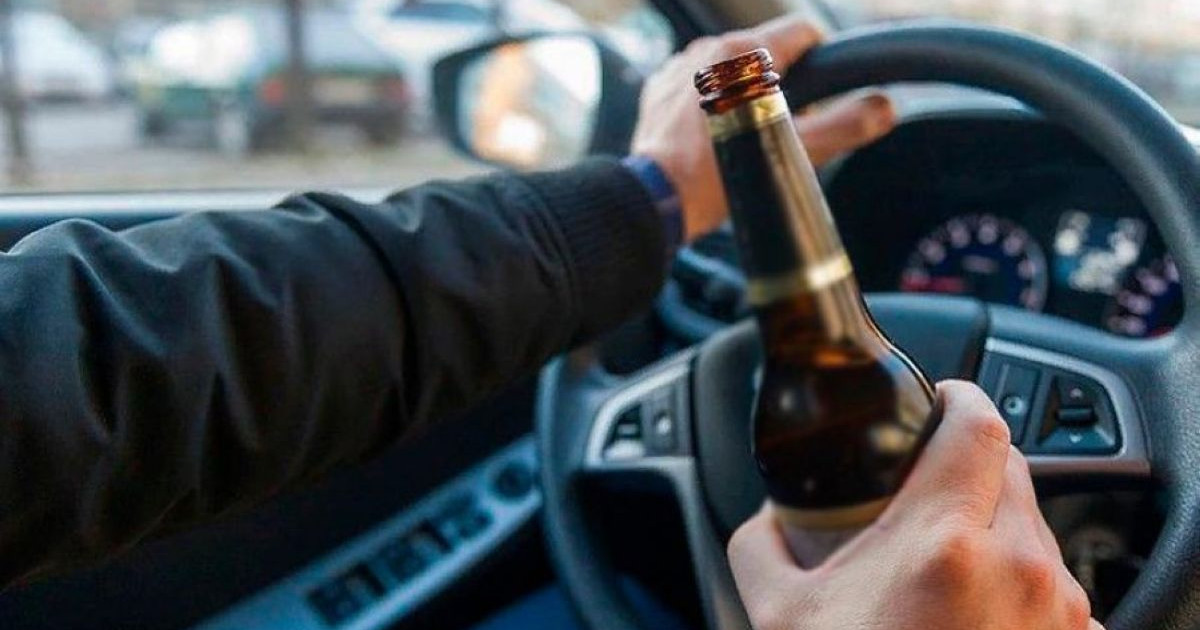 Біреудің көлігін талқандаған мас жүргізуші бар кінәні 11 жастағы ұлына жапты