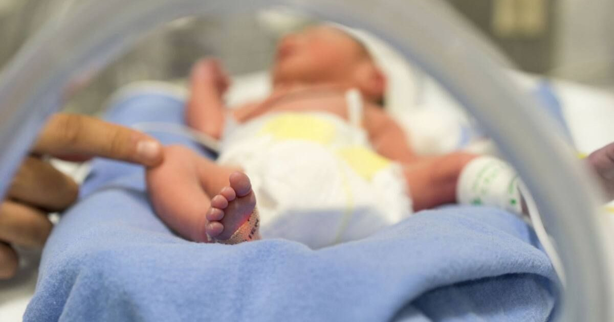 28 жастағы келіншек 27 жыл бұрын көтерген сәбиін дүниеге әкелді