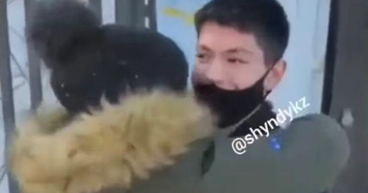 15 жастағы қызбен жыныстық қатынасқа түсіп, сотталған бозбала қамаудан босатылды (видео)