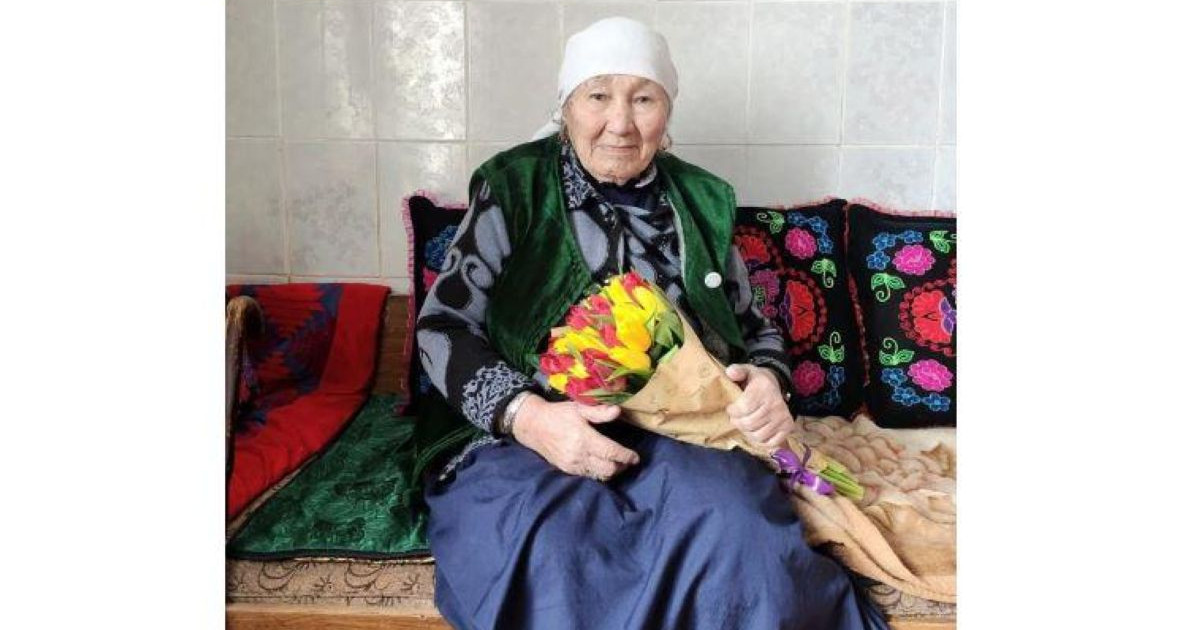 91 жастағы әже азаматтық алды