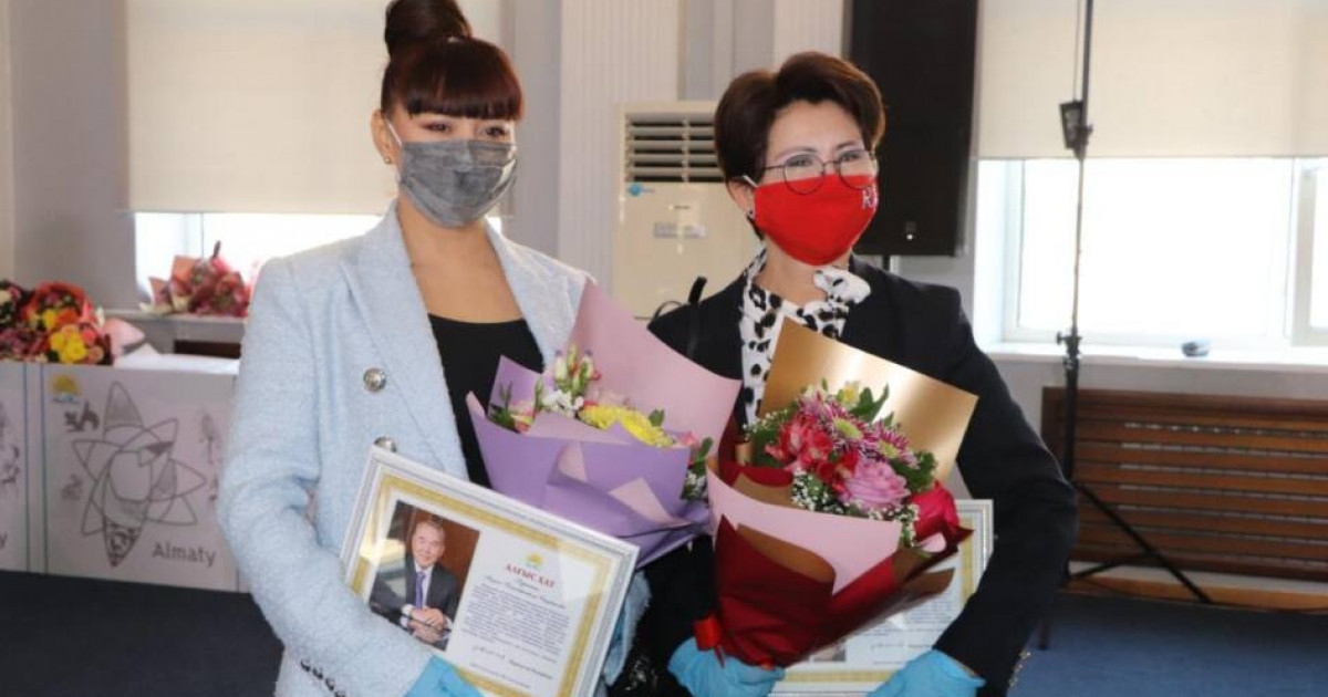 Роза Рымбаева мен Мәдина Сәдуақасова Елбасы атынан алғыс хат алды