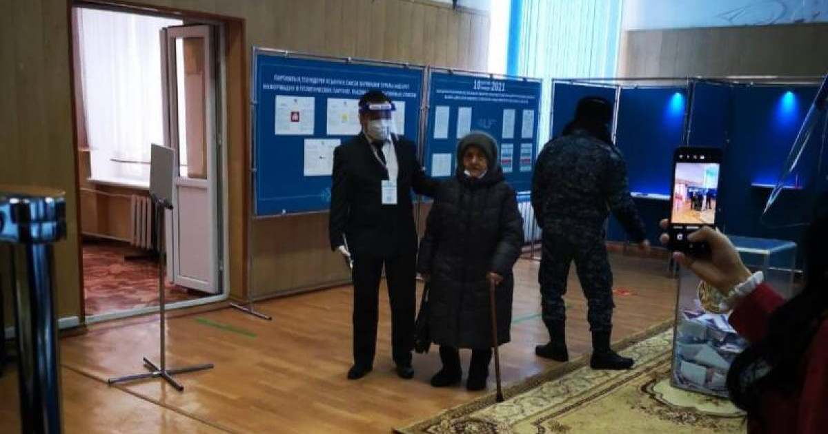Құрбанбек Мырзабеков: Жасы үлкен қариялар өздері келіп дауыс беріп жатыр