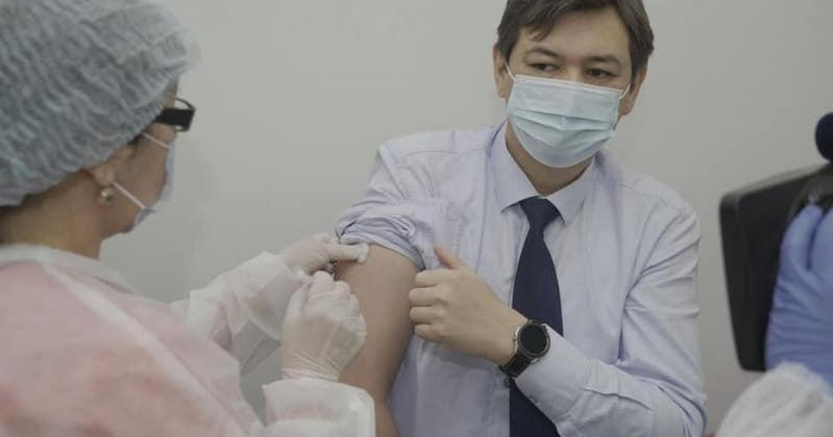 Денсаулық сақтау вице-министрлеріне «Спутник V» вакцинасының 2-дозасы егілді