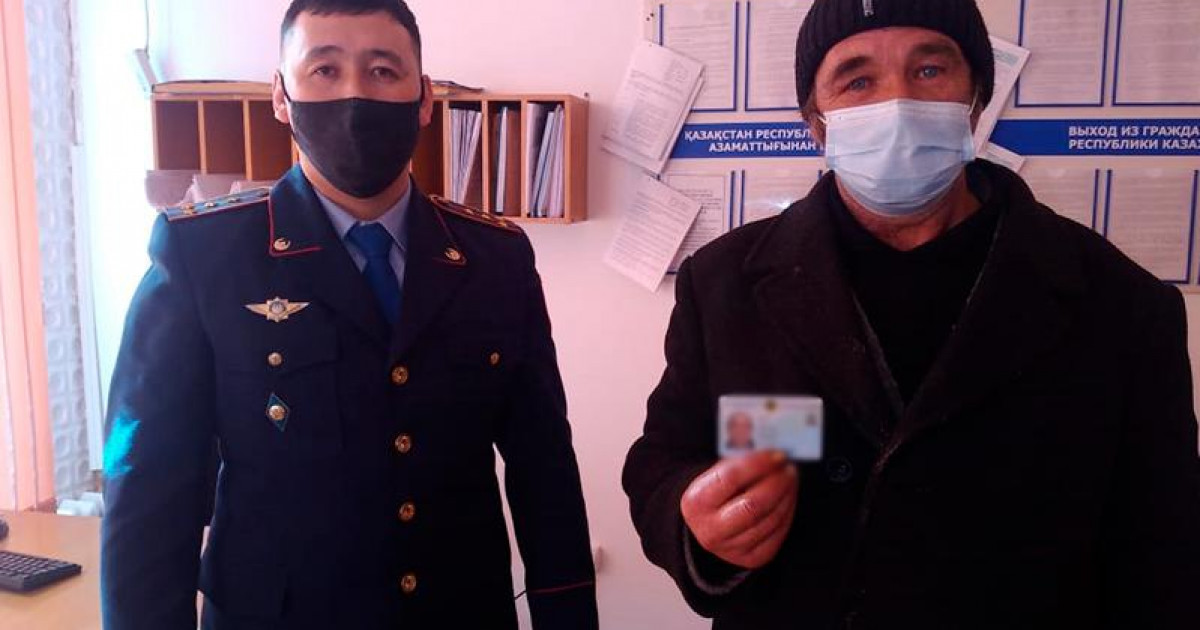ШҚО-да 60 жасқа келген қария алғаш рет жеке куәлік алды