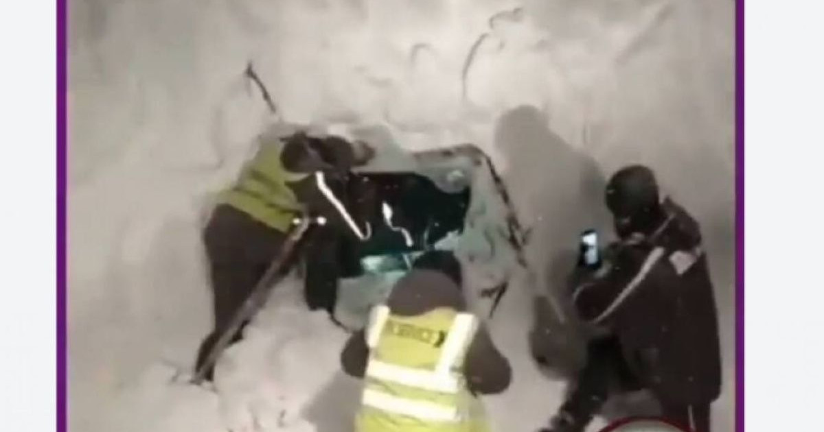 Қар көшкінінің астында қалған «Газельдегі» жолаушылар құтқарылды