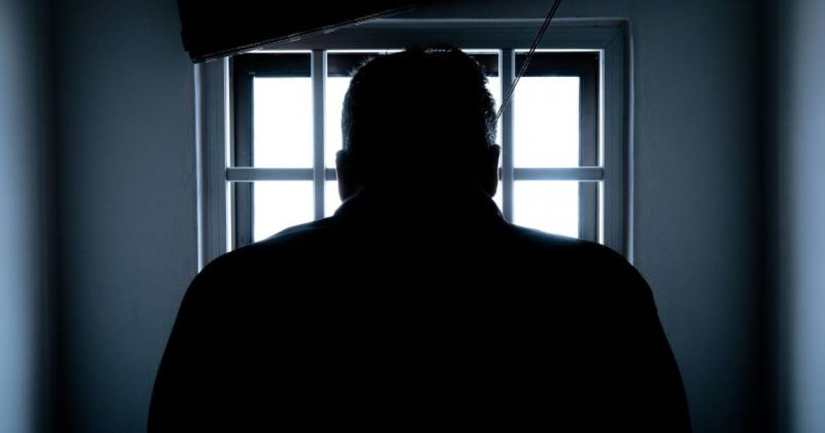 Оқушы қыздар педофилді өз беттерінше жазалап, түрмеге түсірді