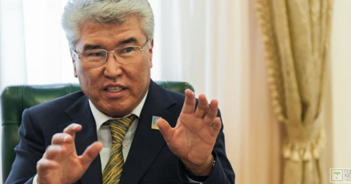 «Қонақүй енемнің, кафе әйелімнің атында, ал қызыма базар сыйладым» – Бұрынғы мәдениет министрі