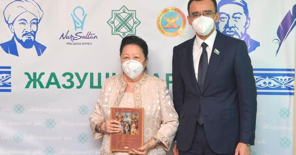 Мәулен Әшімбаевтың анасы, жазушы Шәрбану Бейсенованың жаңа кітабы жарық көрді
