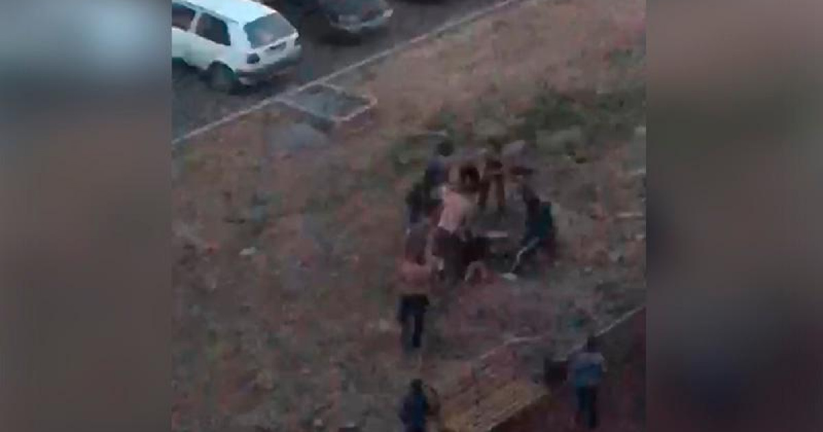 Балалары сөзге келіп қалған: Оралда жаппай төбелескен көрші әйелдер сұралуда