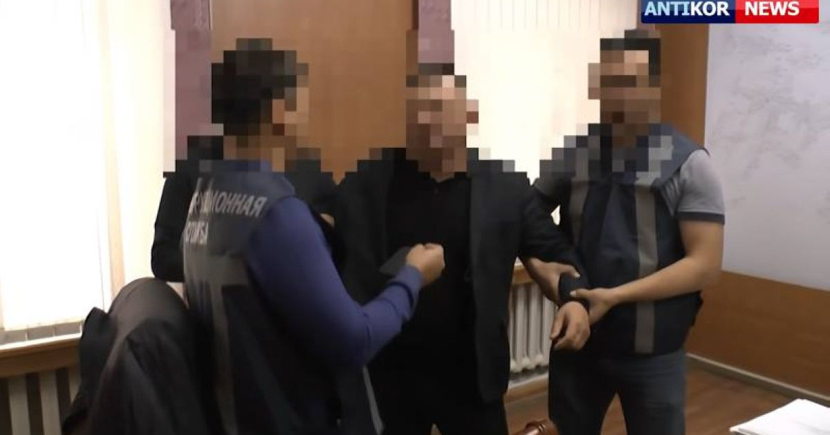 Аягөз әкімі пара алғаны үшін 4,5 жылға сотталды