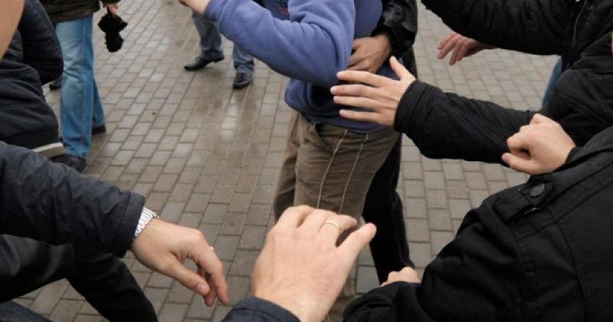 Күрестен жарысқа келген спортшылар төбелесіп, бірі пышақ жарақатын алды