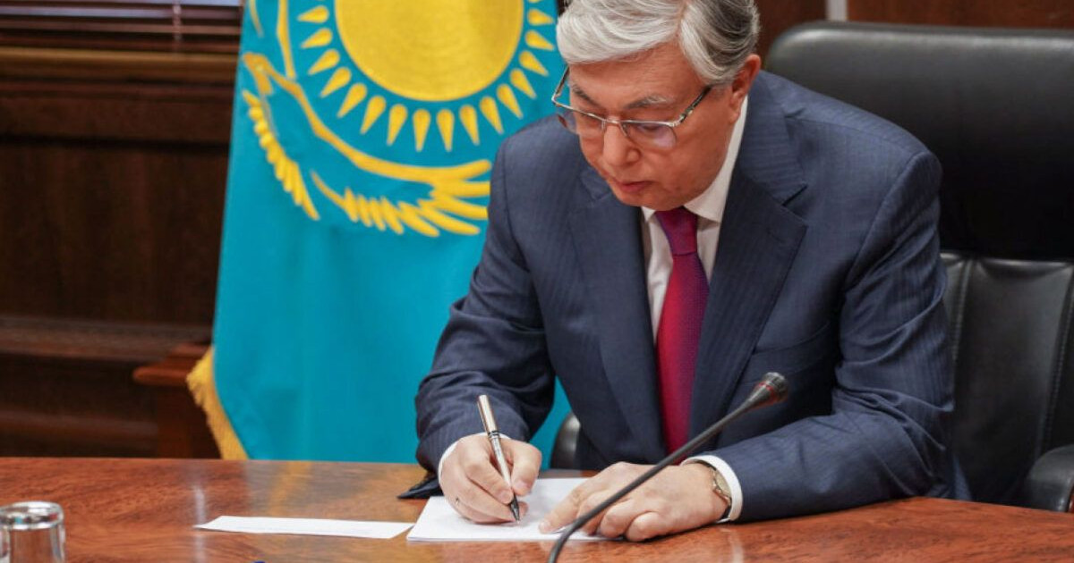 Мемлекет басшысы жер қатынастарын дамыту бойынша өзгерістер енгізілген заңға қол қойды