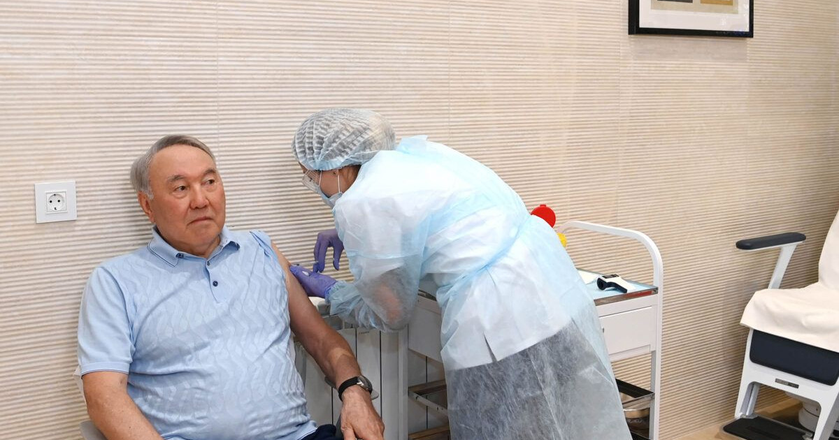 Нұрсұлтан Назарбаев коронавирусқа қарсы вакцина салдырды