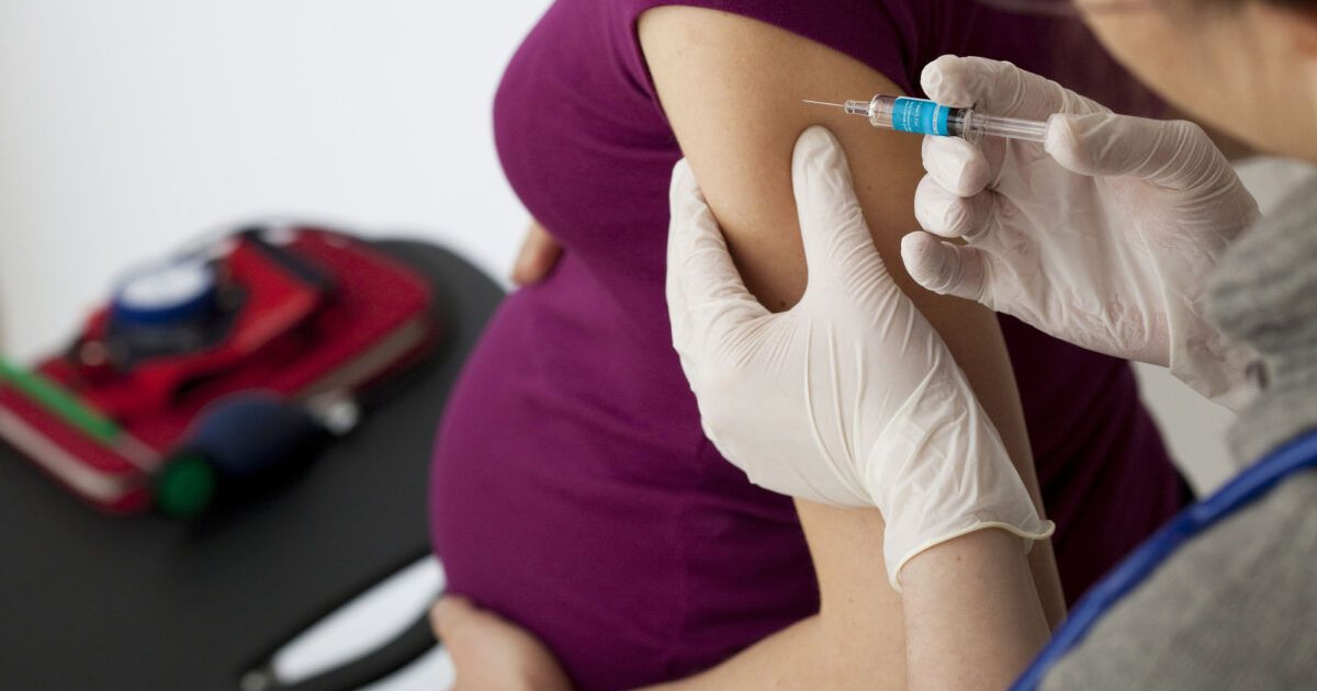 Жүкті әйелдерге "Спутник V" вакцинациясын алуға рұқсат етілді