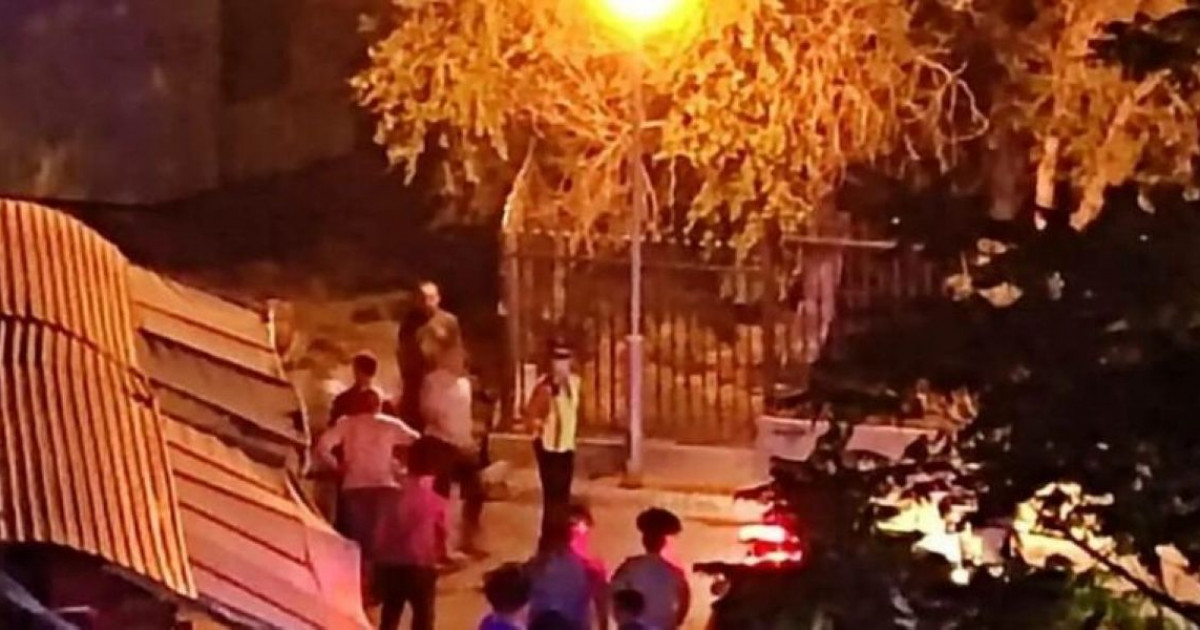 Көшедегі шам бағанынан тоқ соққан: Ақтауда 8 жастағы бала көз жұмды