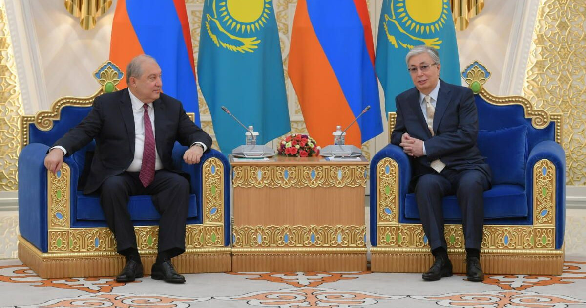 Президент Қасым-Жомарт Тоқаев Армения Президенті Армен Саркисянмен кездесті