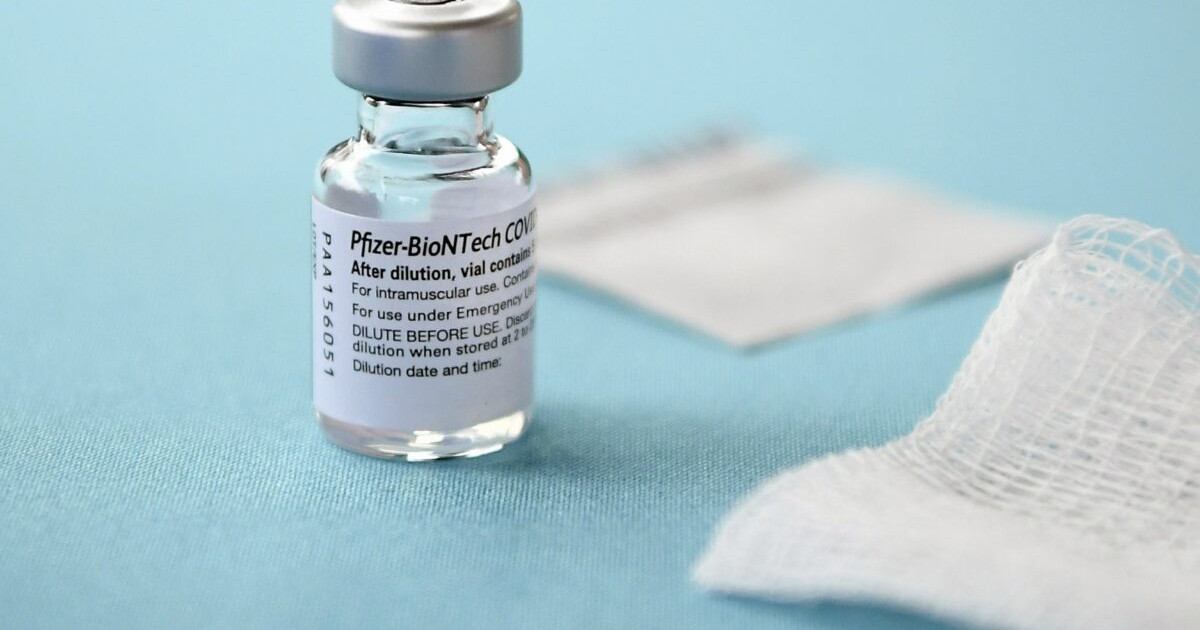 Тоқаев Қазақстанға Pfizer вакцинасын жеткізуді кешіктіргендерге шара қолдануды тапсырды