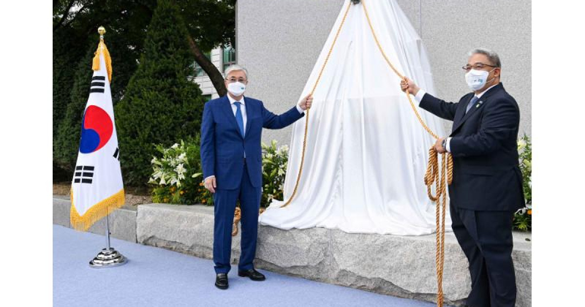 Мемлекет басшысы Сеулде Абай бюстінің ашылу рәсіміне қатысты