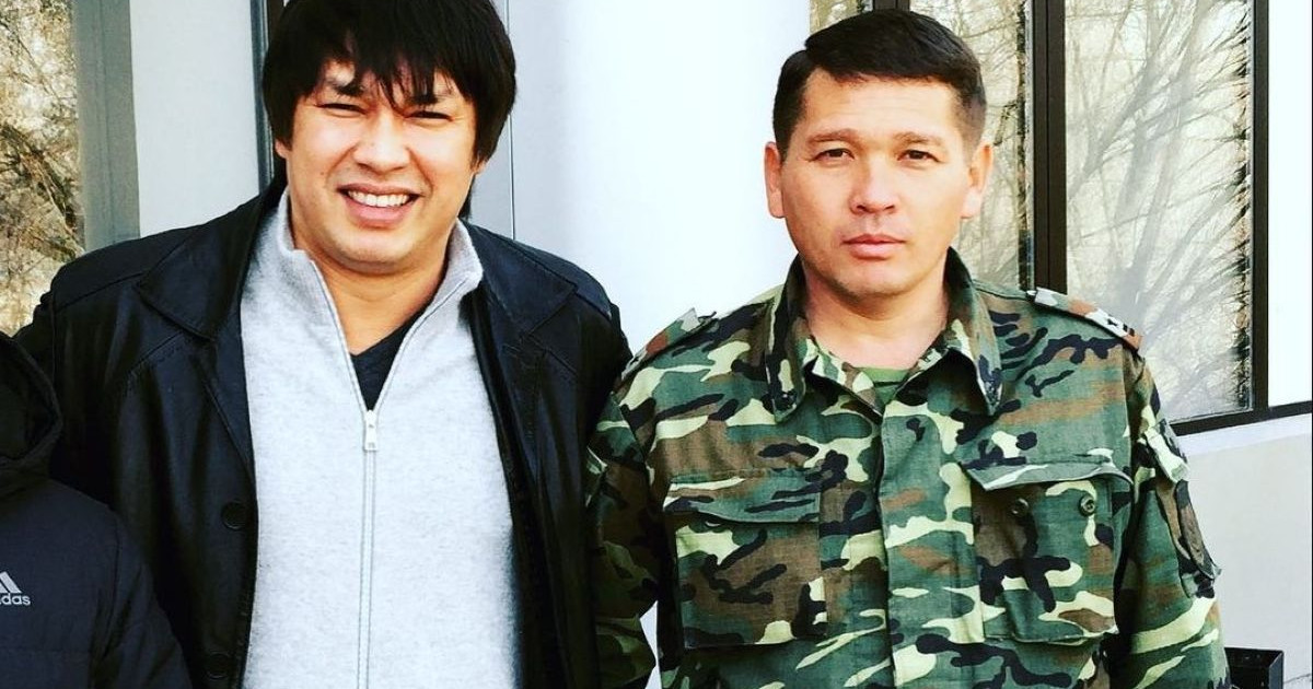 «Бес балаңа обал болды». Әнші Бүркіт Жамбылдағы жарылыс кезінде қаза тапқан сыныптасы туралы айтты