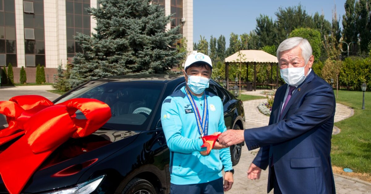 Сапарбаев Токио Олимпиадасының қола жүлдегеріне автокөлік сыйлады