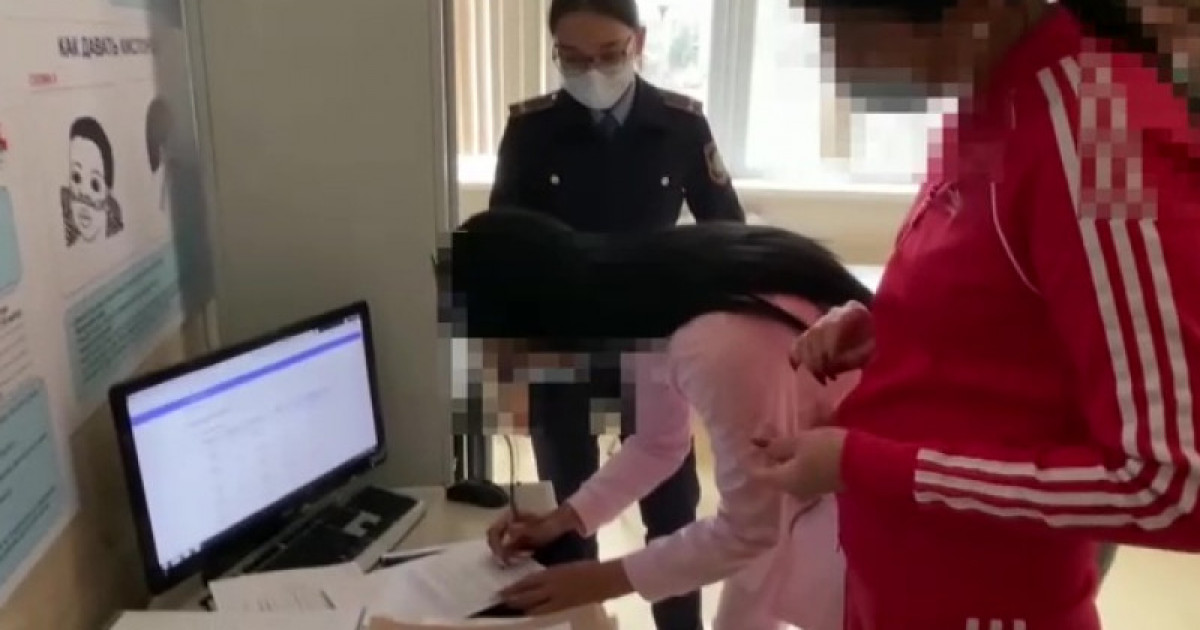 Арнайы құпиясөзі болған: елордада вакцина паспортын сатқан топ ұсталды