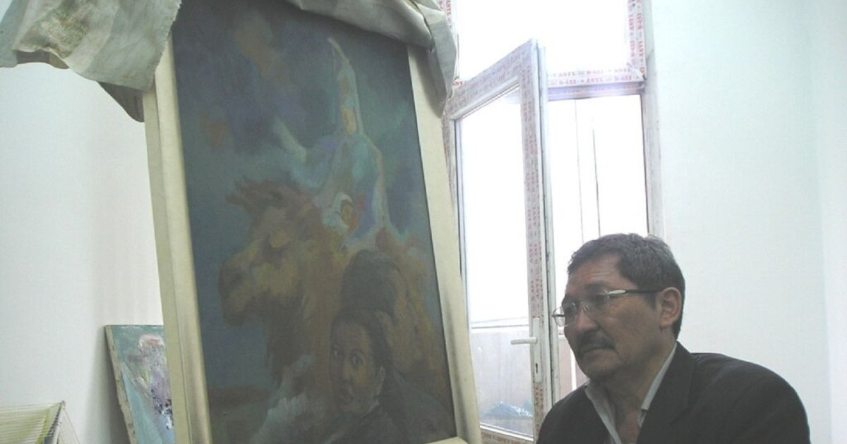 Дарынды суретші далада қалғалы тұр...