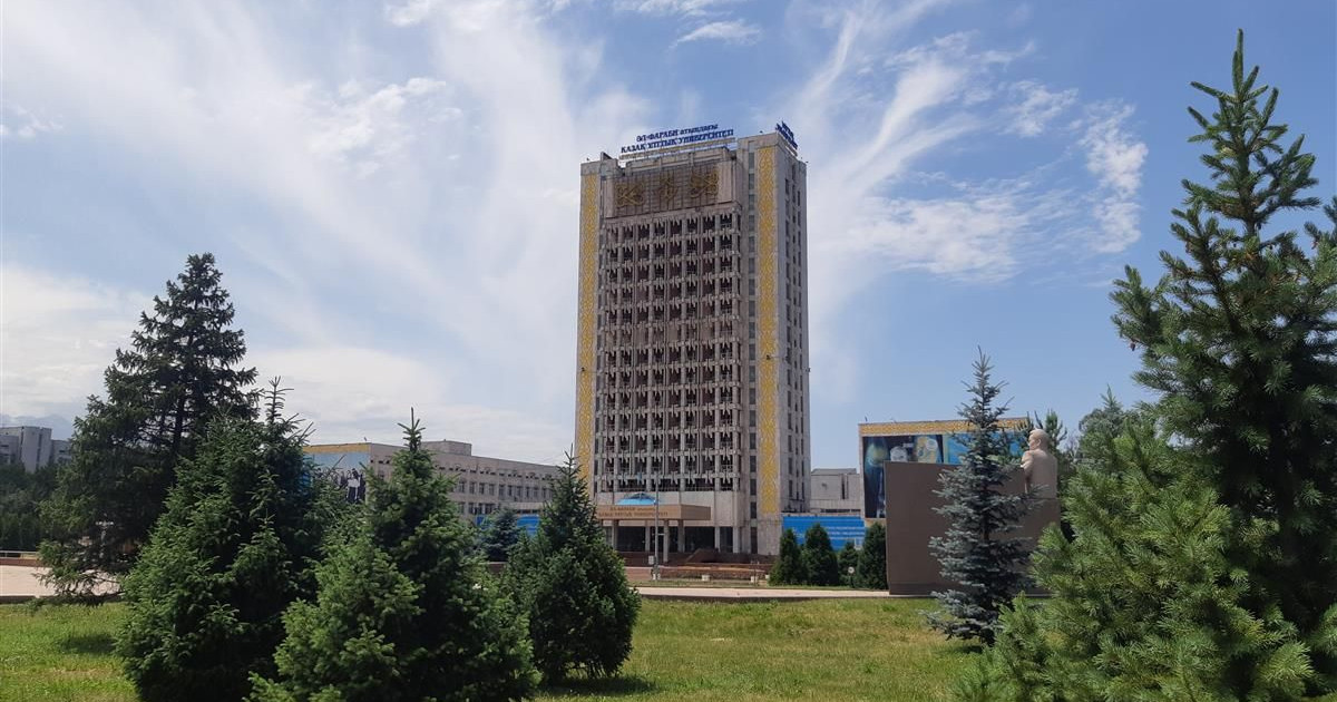 Қарашаңыраққа қарап бой түзейді