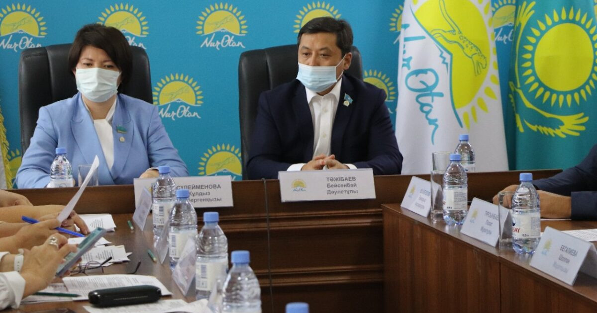 Nur Otan: Түркістанда құрылысы кешеуілдеген мектептер мәселесі талқыланды