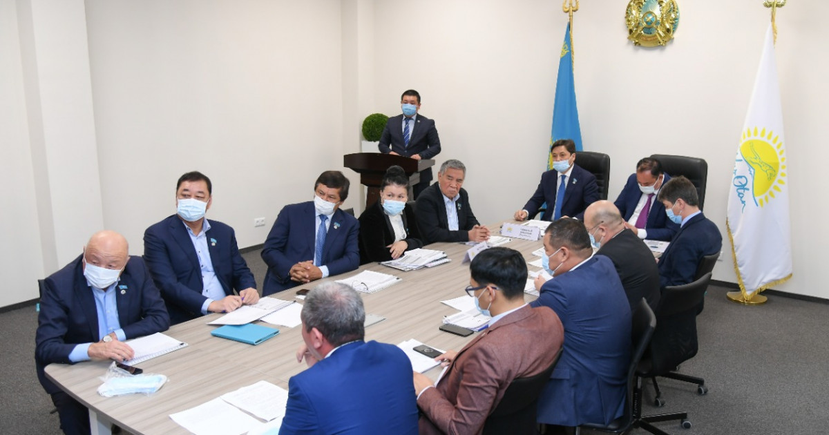 «Nur Otan» депутаттары жер қойнауын заңсыз пайдалануды сынға алды