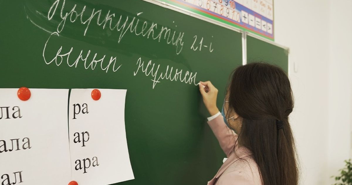 Алматыда №160 орта мектептің мұғалімдері жалақысын ала алмай жүр