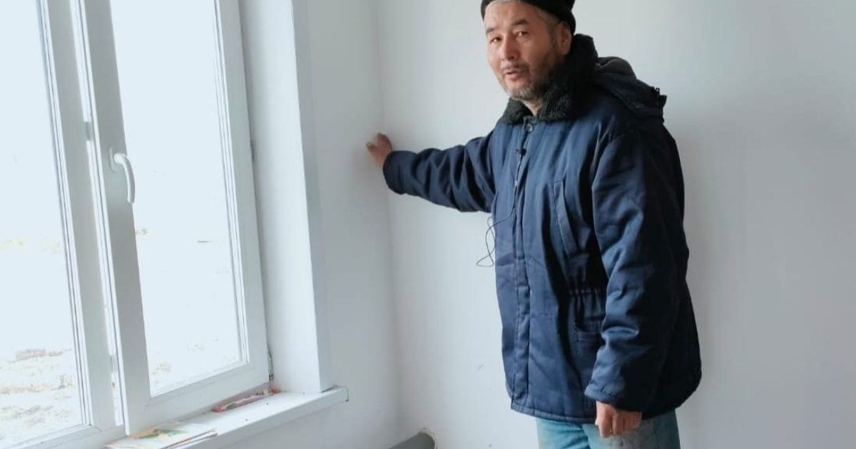 "Жуынбағанымызға 40 күн болды": Ираннан келген қандастар наразылық білдірді