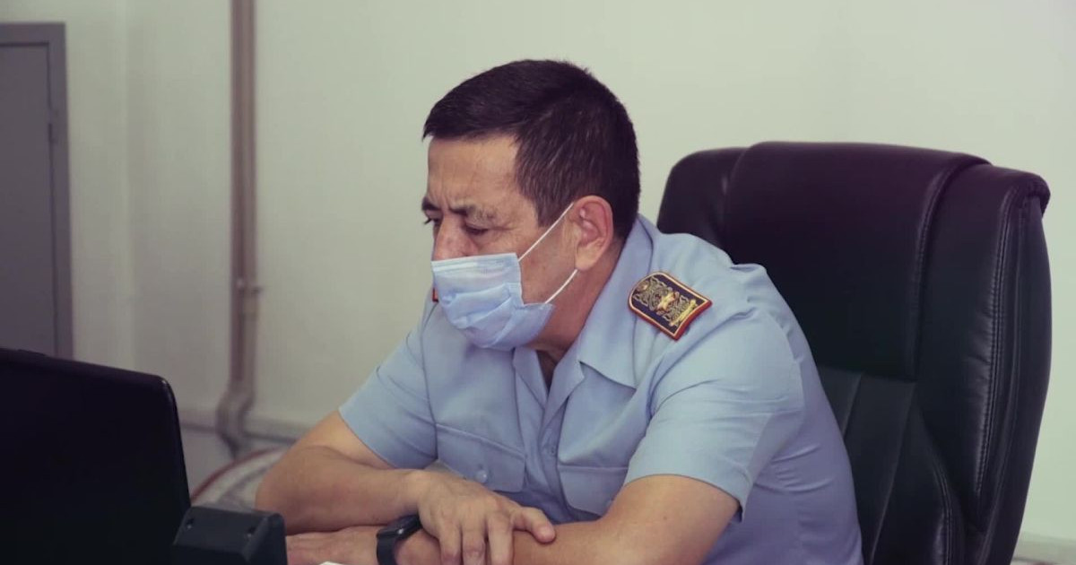 «Бәріңнің шешелеріңді...»: шымкенттік генерал қатты кетті (ВИДЕО)