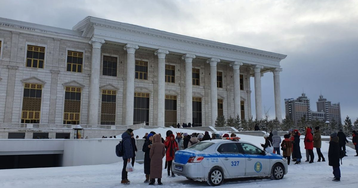 «Astana Opera»-ға жарылғыш зат «қойып кеткен» (ВИДЕО)