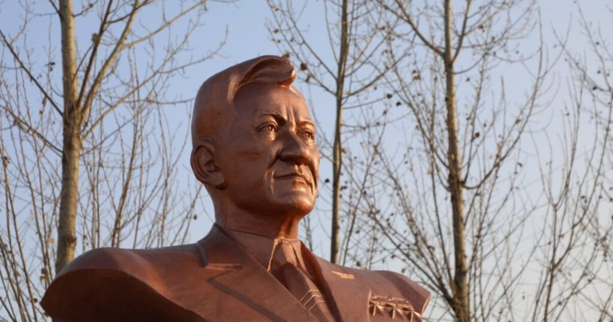 Арыста Қонаевтың бюсті ашылды