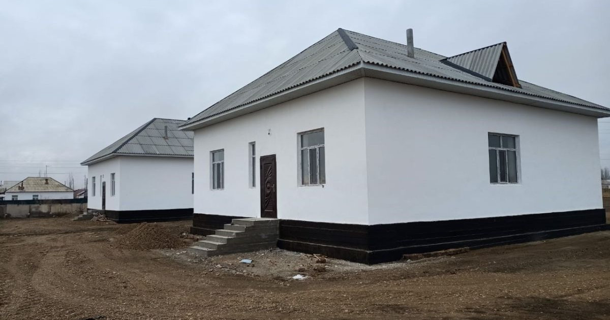 Тұрмысы төмен отбасыға тұрғын үй салынды