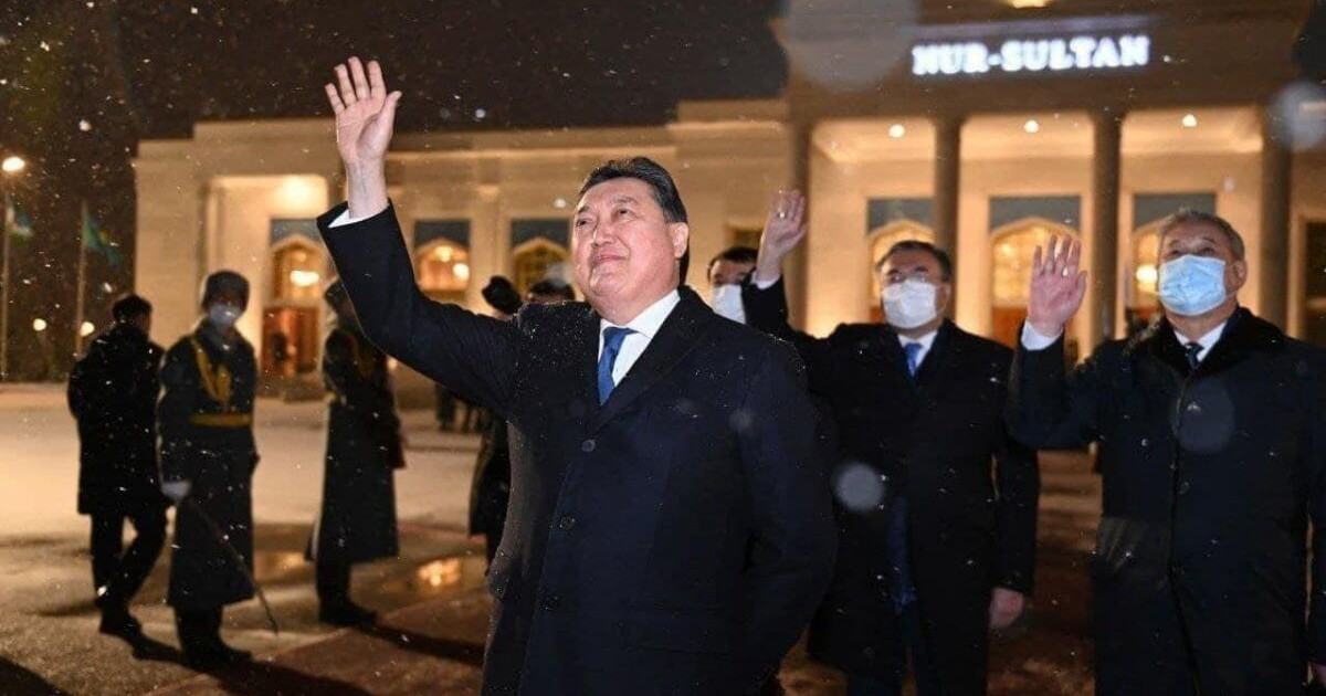 Мамин Мирзиёевті қол бұлғап шығарып салды