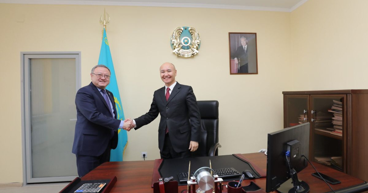 Ақтөбе облысының экс-әкімі қазіргі әкімінен жұмыс сұраған