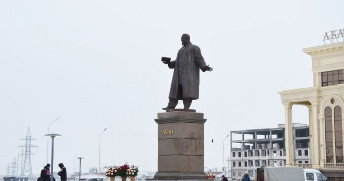 Хаменоваға жем болған Абай ескерткіші ашылды